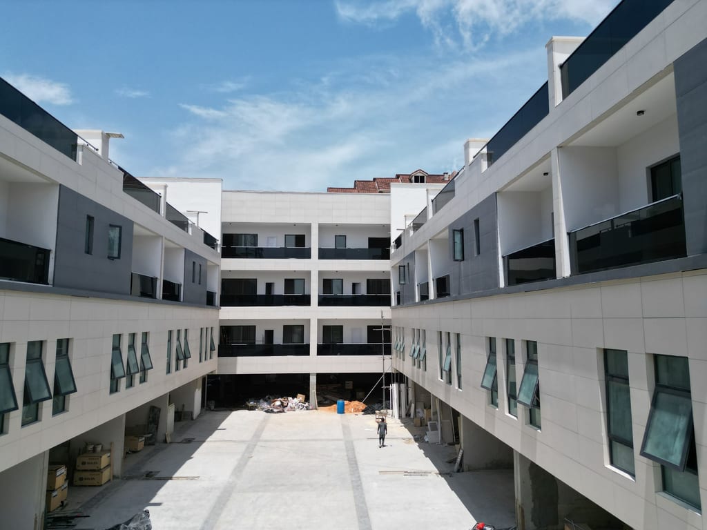 Résidence moderne en construction
